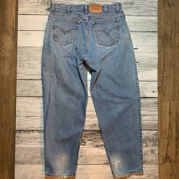 Vintage Levi's 560 Loose Fit Tampered Leg Distressed Jeans - Picture 4 of 12